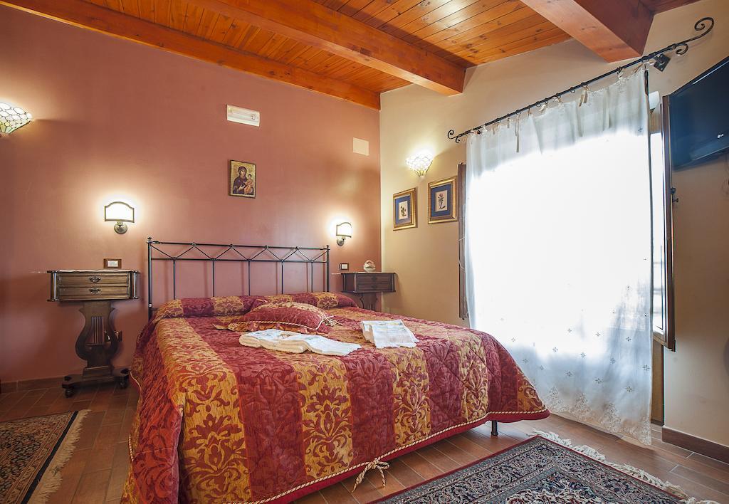 B&B La Ginestra Civita Zimmer foto